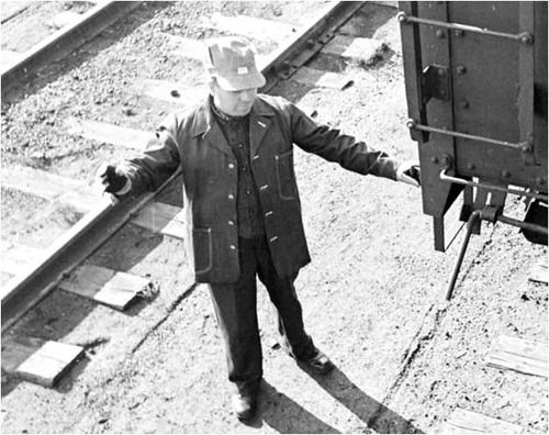 TENDERLOIN BROWN BEACHや小物など入荷です!